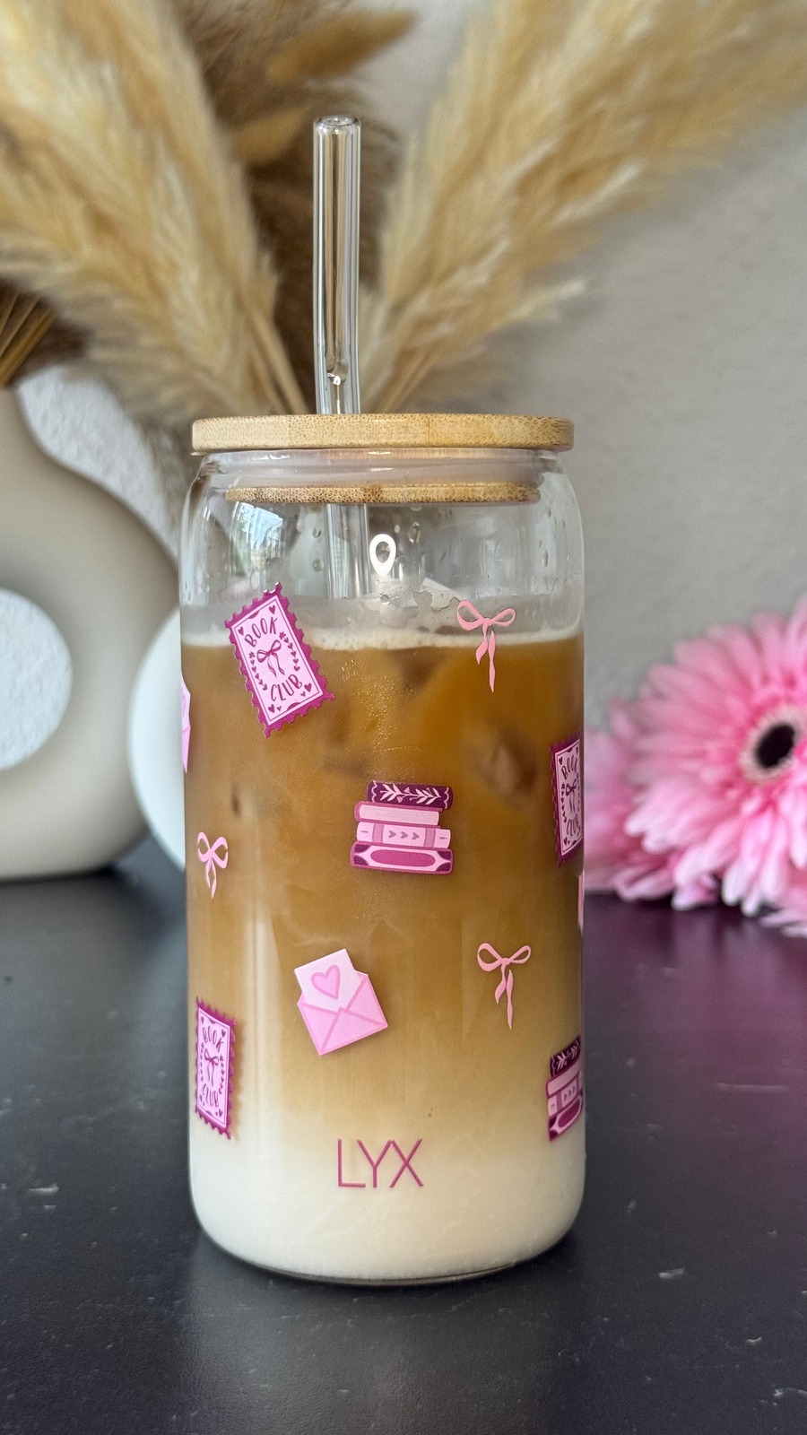 Coffee-Glas, aufgenommen mit dem iPhone 15 Pro